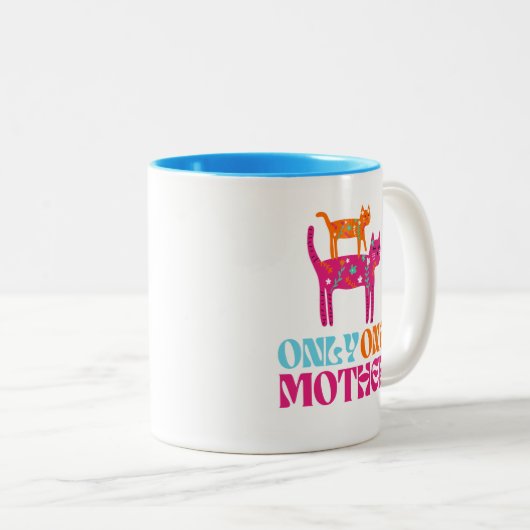 Nur eine Mutter farbige Tasse der Katze (VorderseiteRechts)