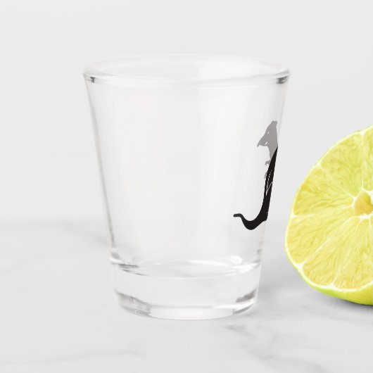 Nur eine Ratte Schnapsglas (Links)