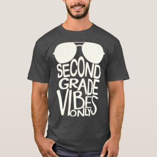 Nur eine Sonnenbrille in der zweiten Klasse von Vi T-Shirt