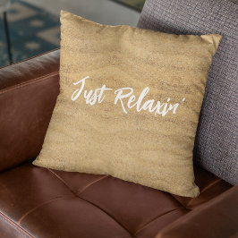 Nur entspannen Sie sich bei der Küstenlinie Gras & Kissen