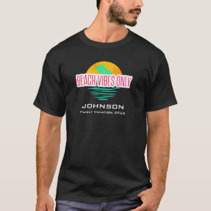 Nur Familienurlaub bei Beach Vibes Name und Datum T-Shirt