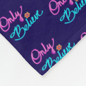 Nur glauben christlicher Spruch auf dunkelblau Fleecedecke (Ecke)