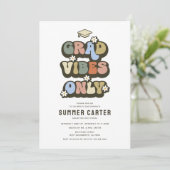 Nur Graduierungspartei von Retro Grad Vibes Einladung (Stehend Vorderseite)
