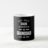 Nur große Vater werden nach Granddad befördert | G Kaffeetasse (Mittel)