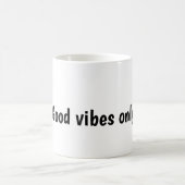 Nur gute Schwingungen Typografie-Design Kaffeetasse (Mittel)