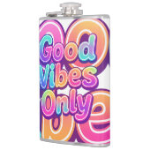 Nur Gute Vibes Farbige Typografie Geschenk Design Flachmann (Links)