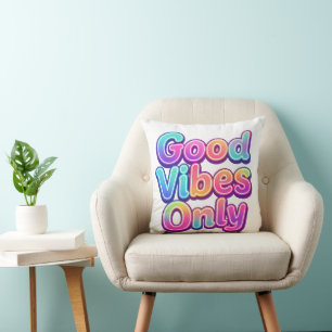 Nur Gute Vibes Farbige Typografie Geschenk Design Kissen