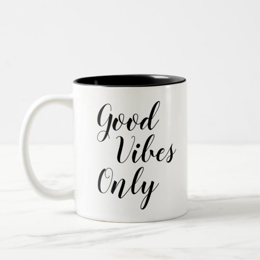 Nur gute Vibes | Inspirierend Slogan Quote Tasse (Links)