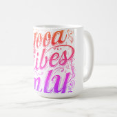 Nur gute Vibes Schrift Badge Kaffeetasse (VorderseiteRechts)