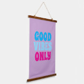 Nur gute Vibes Typografie Wandbehang | Positiv (Gewinkelt)