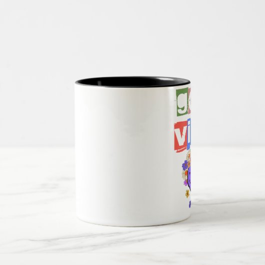 Nur gute Vibes Zweifarbige Tasse (Mittel)