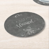 Nur heiraten Chalkboard Hochzeitsringe und Glocken Runder Pappuntersetzer (Angewinkelt)