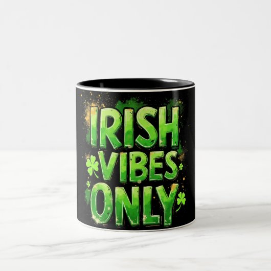 Nur Irish Vibes Zweifarbige Tasse (Mittel)