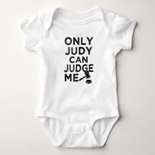 Nur Judy kann mich beurteilen lustiges Baby-Shirt Baby Strampler
