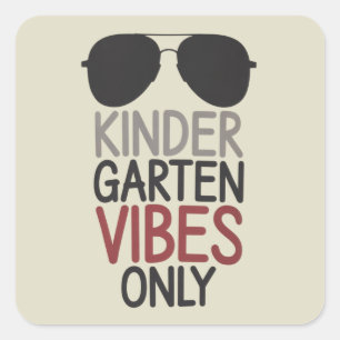 Nur Kindergarten-Vibes Zurück zur Schule Quadratischer Aufkleber