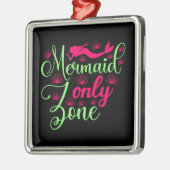 Nur Meerjungfrau-Zone in Hot Pink und Neon Green Ornament Aus Metall (Links)