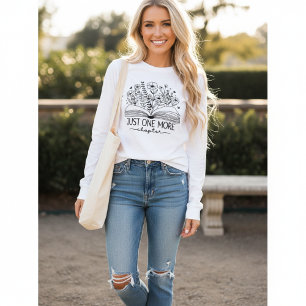Nur noch ein Kapitel Buchliebhaber Floral Lesen  Tri-Blend Shirt