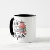 Nur noch ein Kapitel – Cozy Bookworm Design Tasse (Vorderseite Links)