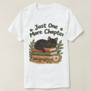 Nur noch ein Kapitel Schlafende schwarze Katze auf T-Shirt