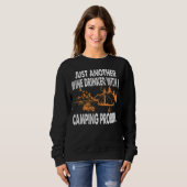 Nur noch ein Wein mit einem Camping Problem C Sweatshirt (Vorne ganz)