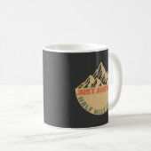 Nur noch eine halbe Meile oder so - Wandern Kaffeetasse (VorderseiteRechts)