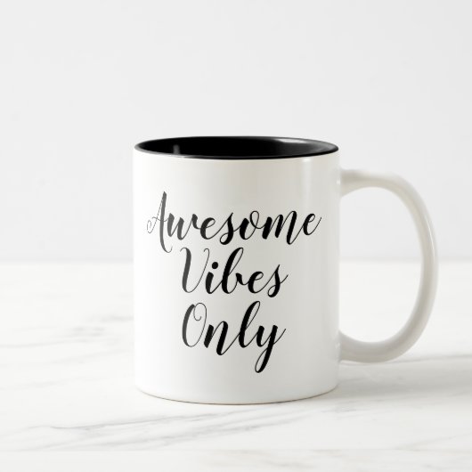 Nur phantastische Vibes | Inspirierend Slogan Quot Zweifarbige Tasse (Rechts)