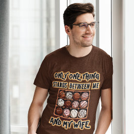 Nur Schokolade steht zwischen den lustigen, grafis T-Shirt