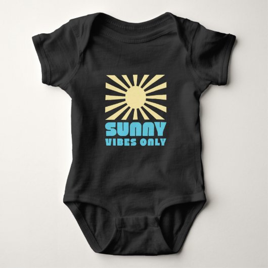 Nur Sunny Vibes - Bold Retro Sunshine Graphic Baby Strampler (Vorderseite)