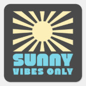 Nur Sunny Vibes - Bold Retro Sunshine Graphic Quadratischer Aufkleber (Vorderseite)