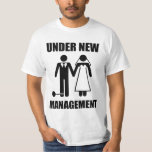 Nur verheiratet, unter neuer Leitung T-Shirt<br><div class="desc">Aber sie werden nie... UNSER FREIZEITRAUM! Oh,  warte,  ja,  sie werden es. Gfit für den neu verheirateten Bräutigam oder bald verheirateter Junggeselle.</div>