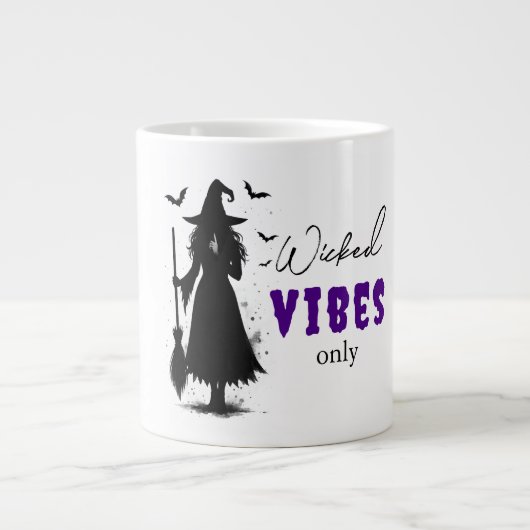 "Nur Wicked Vibes" - Halloween Black Hexe - Jumbo-Tasse (Vorderseite)