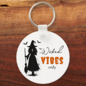 "Nur Wicked Vibes" - Halloween Black Hexe - Schlüsselanhänger (Rückseite)