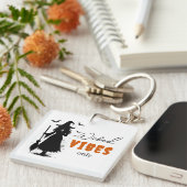 "Nur Wicked Vibes" - Halloween Black Hexe - Schlüsselanhänger (Vorderseite rechts)