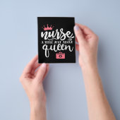 Nurieren Sie einen Titel über der Königin | Niedli Flyer (Gruppe)