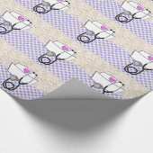 Nurse Abschluss Wrapping Paper Lila Polka Dots Geschenkpapier (Ecke)