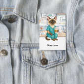 Nurse Daly Life Kaffee Zuerst für Katzenliebhaber Button (Insitu)