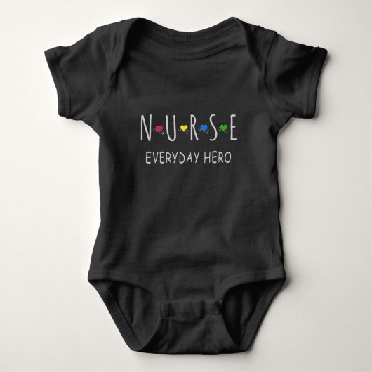 Nurse Everyday Hero Baby Strampler (Vorderseite)