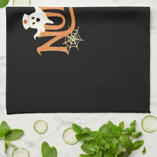 Nurse Halloween Cute Ghost and Pumpkin Essential T Geschirrtuch (Gefaltet)