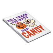 Nurse Halloween wird Patienten gegen Bonbons tausc Notizblock (Rechte Seite)
