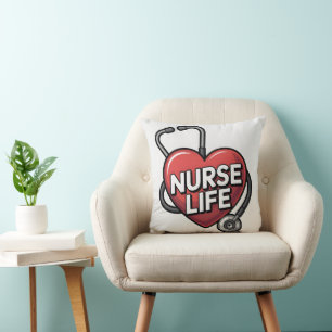 "Nurse Life" Grafikdesign mit Herz Kissen