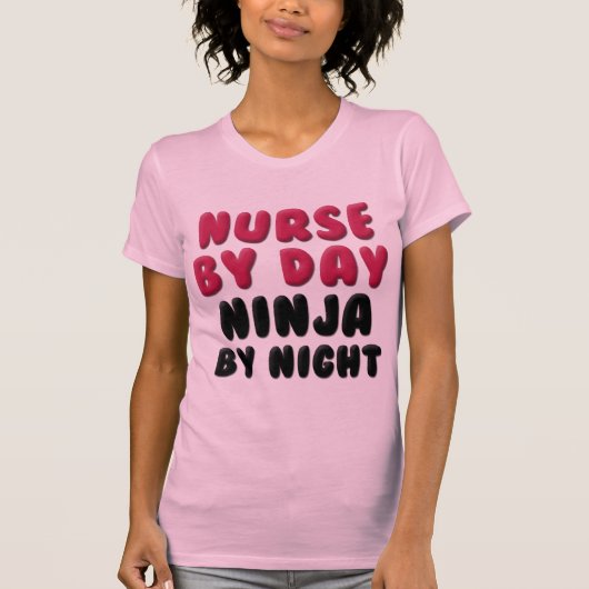 Nurse Ninja Niedlich Sprichwort T-Shirt (Vorderseite)