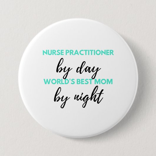 Nurse Practitioner By Day World ist die beste Mama Button (Vorderseite)