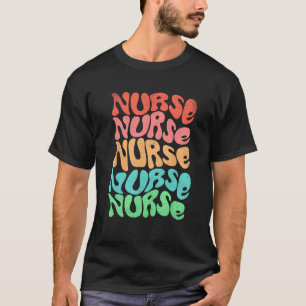 Nurse Retro Groovy Wiederholender Regenbogentext T-Shirt