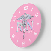 Nurse RN Caduceus Monogram Dial Style auf rosa Große Wanduhr (Winkel)