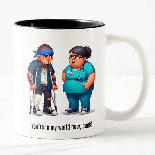 Nurse Schooling the Tough Gang Member Patient Zweifarbige Tasse