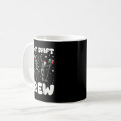 Nurse Skeleton Dancing Christmas Night Shift Crew Kaffeetasse (Vorderseite Links)