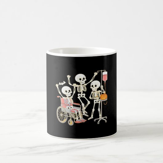 Nurse Skeleton Funny Halloween Healthcare Essentia Kaffeetasse (Mittel)
