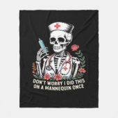 Nurse Skeleton Joke Spaß Halloween Essential T-Sh Fleecedecke (Vorderseite)