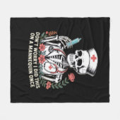 Nurse Skeleton Joke Spaß Halloween Essential T-Sh Fleecedecke (Vorderseite (Horizontal))