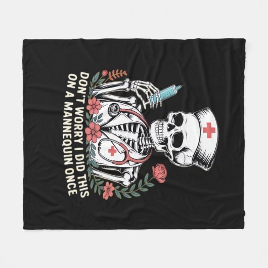 Nurse Skeleton Joke Spaß Halloween Essential T-Sh Fleecedecke (Vorderseite (Horizontal))